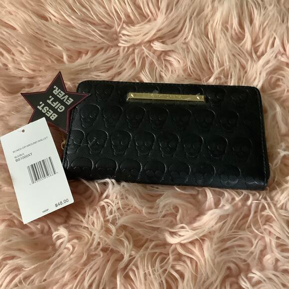 New with tag 🏷️ Betsey Johnson wallet - Picture 1 of 5